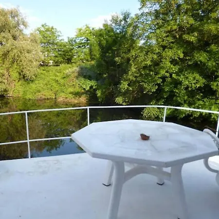 Holiday home House Boat Aja Vigneux-sur-Seine